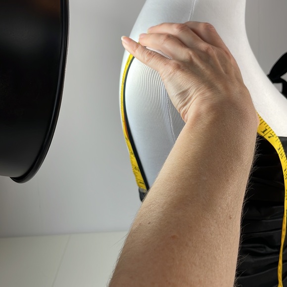 Lily Simon Black Ruched Top, Sleeveless, Size 6 - Picture 7 of 15